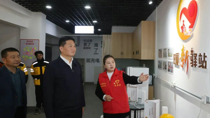 姜冬冬到医药高新区(高港区)宣讲党的二十届四中全会精神并调研