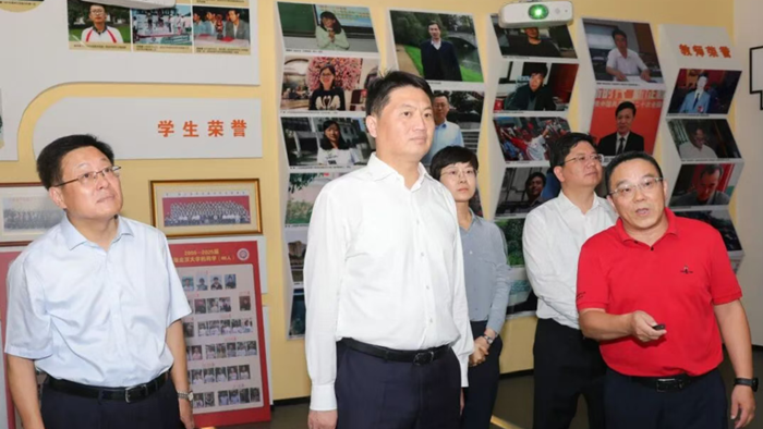姜冬冬开展“十五五”基础教育高质量发展专项调研